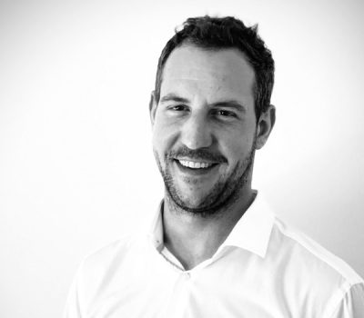 David Kovacs lächelt in die Kamera