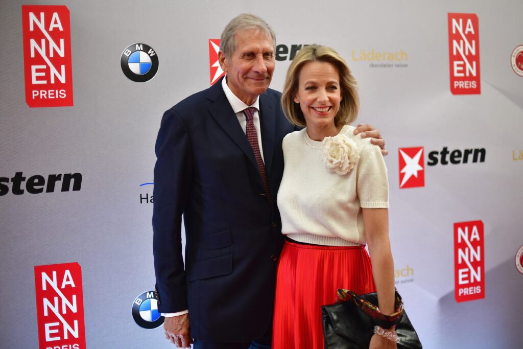 Journalist Ulrich Wickert mit seiner Frau Julia Jäkel bei der Nannen-Preisverleihung in Hamburg.