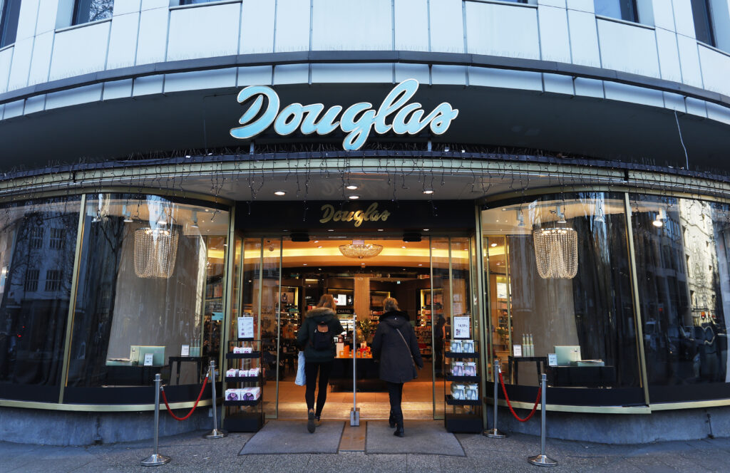 Eingang einer Douglas Filiale