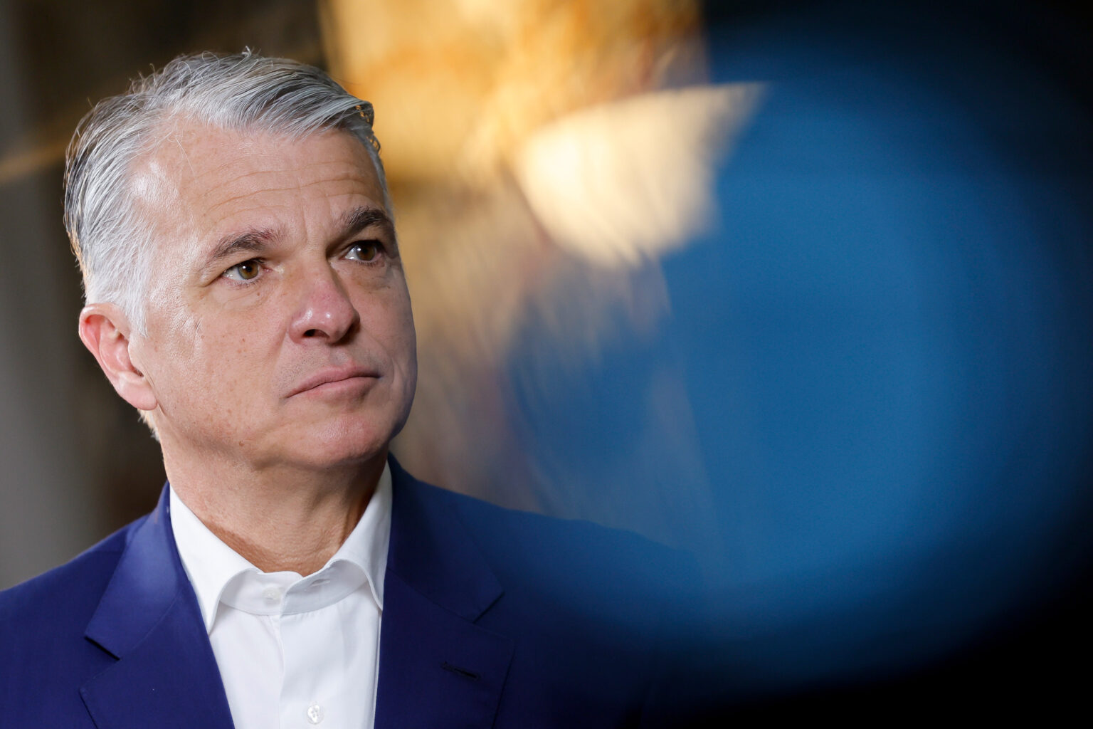 Sergio Ermotti mit blauem Anzug und weißem Hemd in Portraitaufnahme