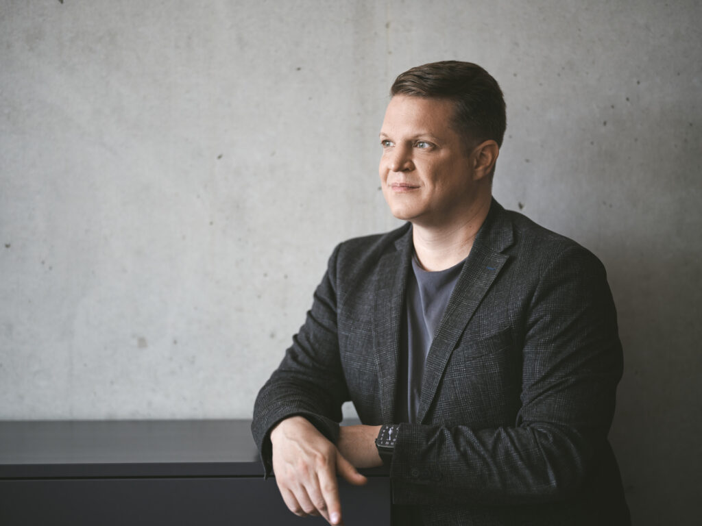 Christian Puntigam blickt nach rechts