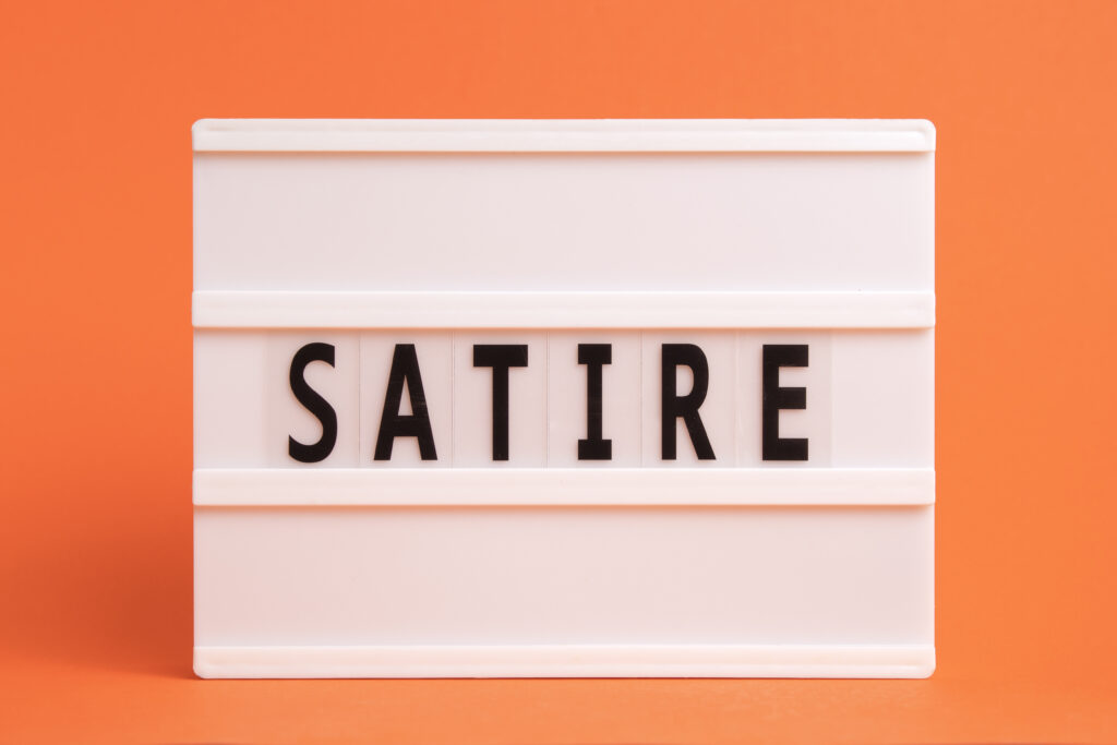 oranger Hintergrund mit Satire in schwarzen Buchstaben auf einem weißen Schild