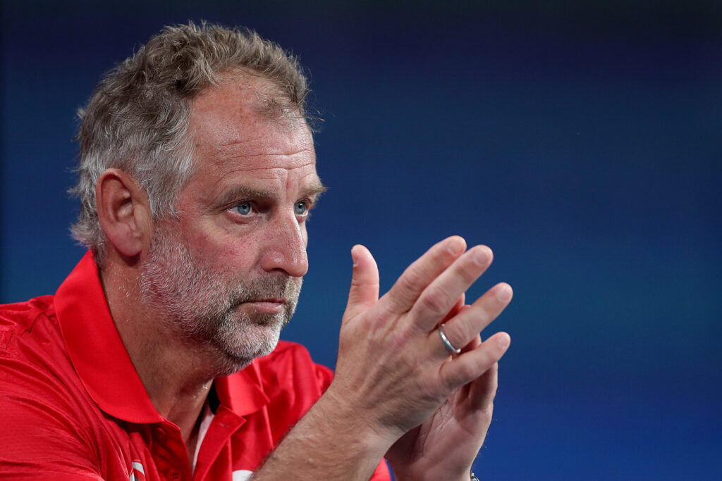 Thomas Muster in Nahaufnahme mit roten T-Shirt