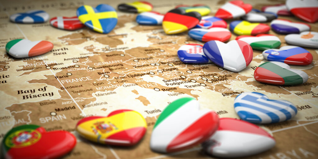 Karte von Europa. Darauf viele Herzformen mit den Flaggen der europäischen Länder