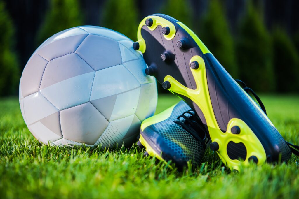 Fußball und Fußballturnschuhe