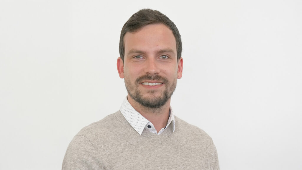 Alexander Janko lächelt in die Kamera