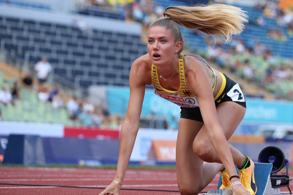 Alicia Schmidt beim Start für ein Rennen