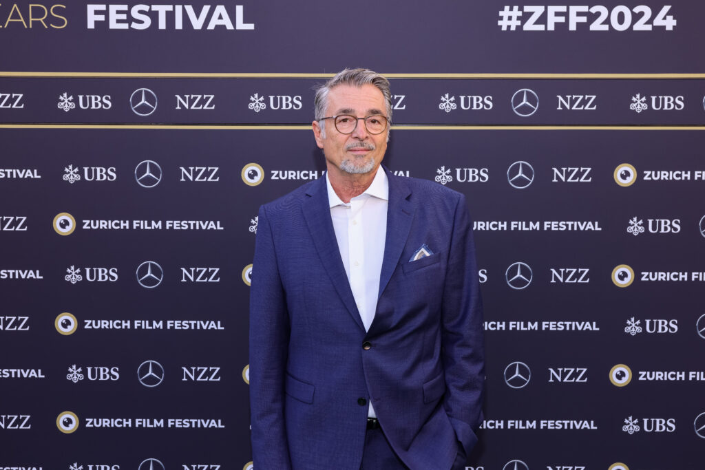 Stefan Gubser mit blauem Anzug