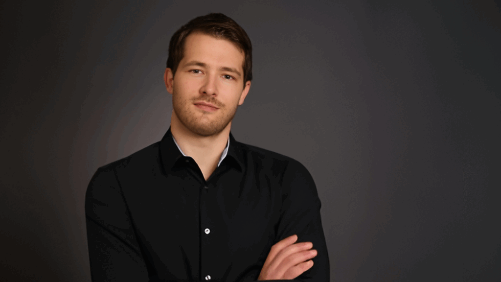 Andreas Brenkusch posiert für die Kamera