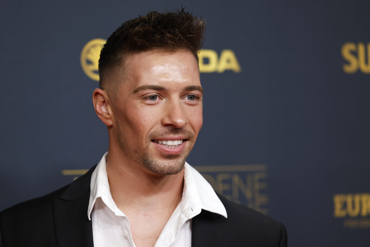 Ramon Roselly lacht in die Kamera