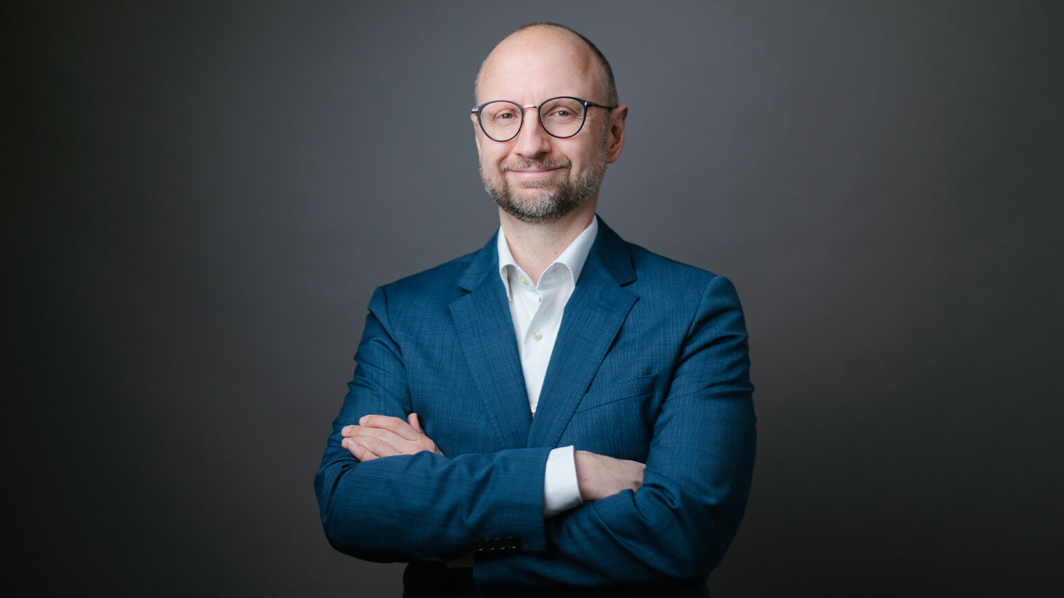 Rechtsanwalt Dr. Simon Harald Baier LL.M., Gründer der Kanzlei SHB, ist auf praxisnahe, rechtssichere Lösungen spezialisiert.