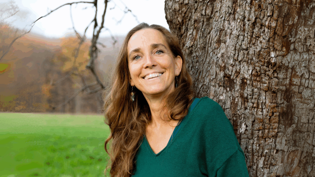Silvia Faye Buchbauer-Verde, Gründerin von WIR-MOMENTUM, verbindet Kunst, Musik und Literatur, um transformative Erlebnisse zu schaffen. Ihre Veranstaltungen fördern kreative Inspiration und tiefere menschliche Verbindungen.