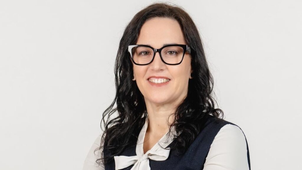 Irene Mahringer im Meisterbetrieb Hörakustik Mahringer in Steyr – persönliche Beratung zu Hörgeräten, Tinnitus und besserem Hören für alle Altersgruppen.