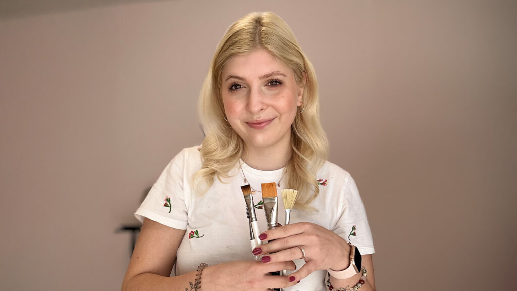 Milena Pospischil, Inhaberin der Hautwerkstatt in Gröbming, bietet hochwertige Kosmetik- und Fußpflegebehandlungen mit Fokus auf Hautgesundheit, Anti-Aging und individuelle Beratung.