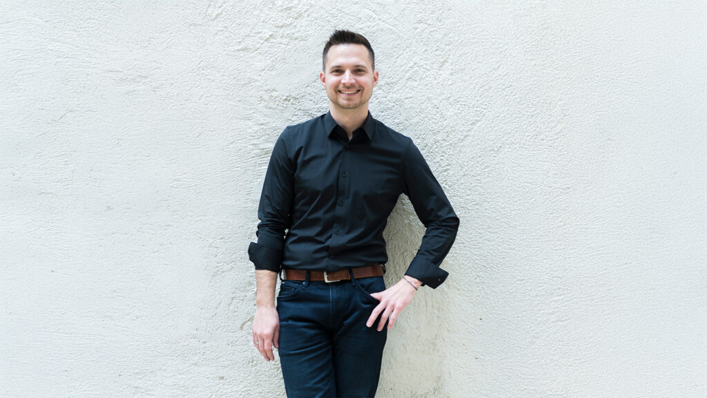 Peter Eibl, Geschäftsführer der Baumeister Romar & Partner GmbH, steht für praxisnahe Baukompetenz, wirtschaftlich durchdachte Projektentwicklung und verantwortungsvolle Planung im Gewerbe- und Industriebau