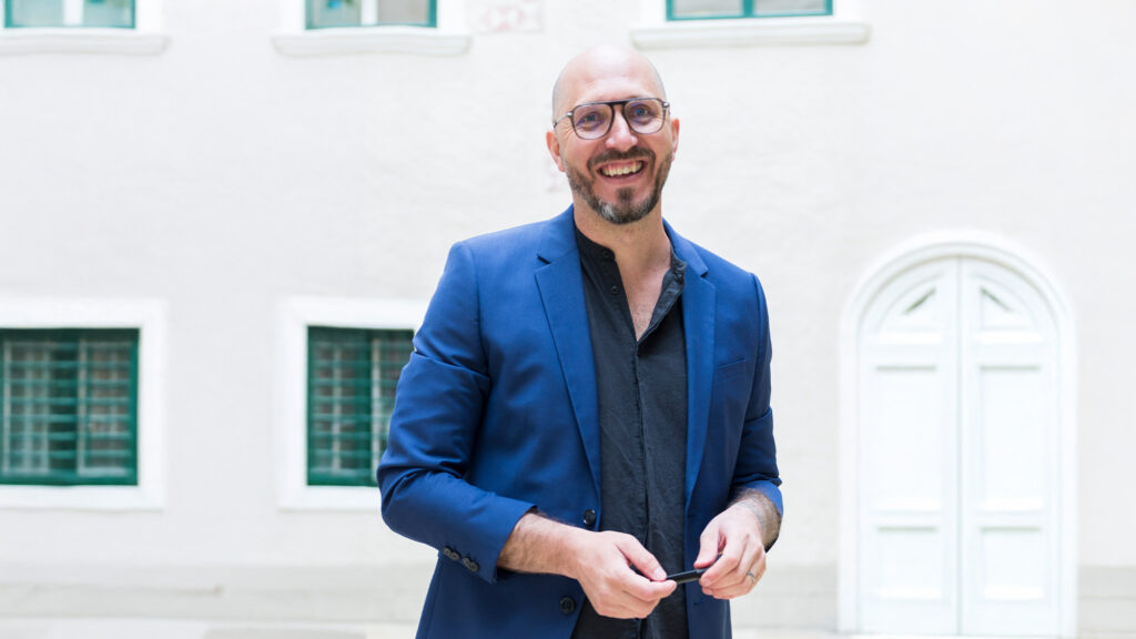 Stefan Romar, Inhaber der Baumeister Romar & Partner GmbH, verbindet architektonisches Fachwissen mit wirtschaftlicher Planung und gestaltet Bauprojekte mit Verantwortung und Struktur.