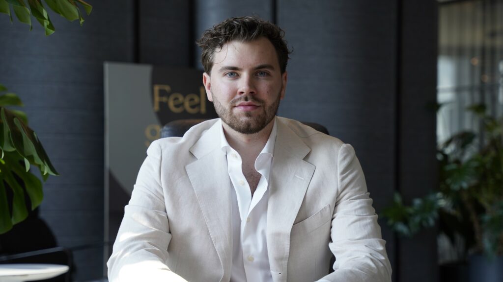Tim Koppelmann, Mitgründer der SEOLabs GmbH, spezialisiert sich auf innovative Marketing-Lösungen für Unternehmen.