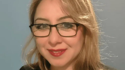 Vasilica Beutl, Gründerin von MedHome24, mit über 20 Jahren Erfahrung in der Pflege im Wiener Gesundheitsverbund, AKH Wien, Otto-Wagner-Spital und Wilhelminenspital. Expertise in 24-Stunden-Pflege, Wundmanagement und Langzeitpflege in Wien, Niederösterreich und dem Burgenland.