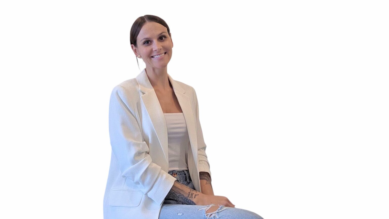 Theresa Fuchs in ihrem Studio THERESA natural beauty in Wildon. Spezialisiert auf russische Maniküre, Naturnagelverstärkung, Lash & Brow Lifting und Hautberatung mit individueller Hautpflege.