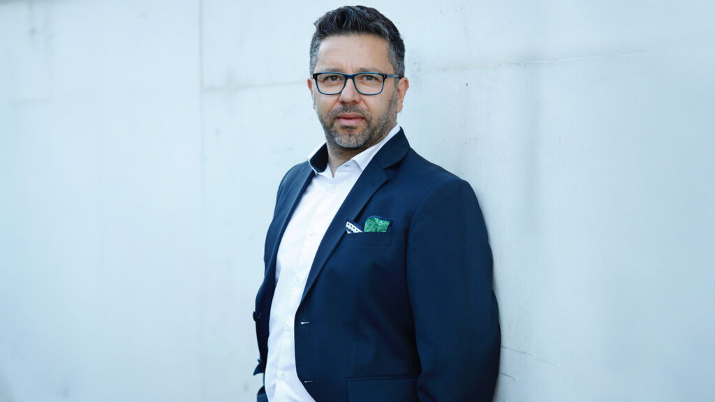 Francesco D'Alessandro ist Unternehmer, Immobilieninvestor und Gründer von Immosverse, einer Plattform für digitales Immobilienmarketing.