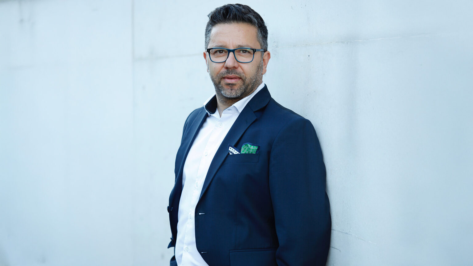 Francesco D'Alessandro ist Unternehmer, Immobilieninvestor und Gründer von Immosverse, einer Plattform für digitales Immobilienmarketing.