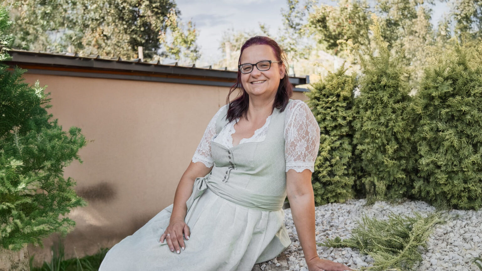 Ines Krendl-Karisch gestaltet mit KI Kreative Inspirationen handgemachte Kerzen und Geschenke für besondere Anlässe.