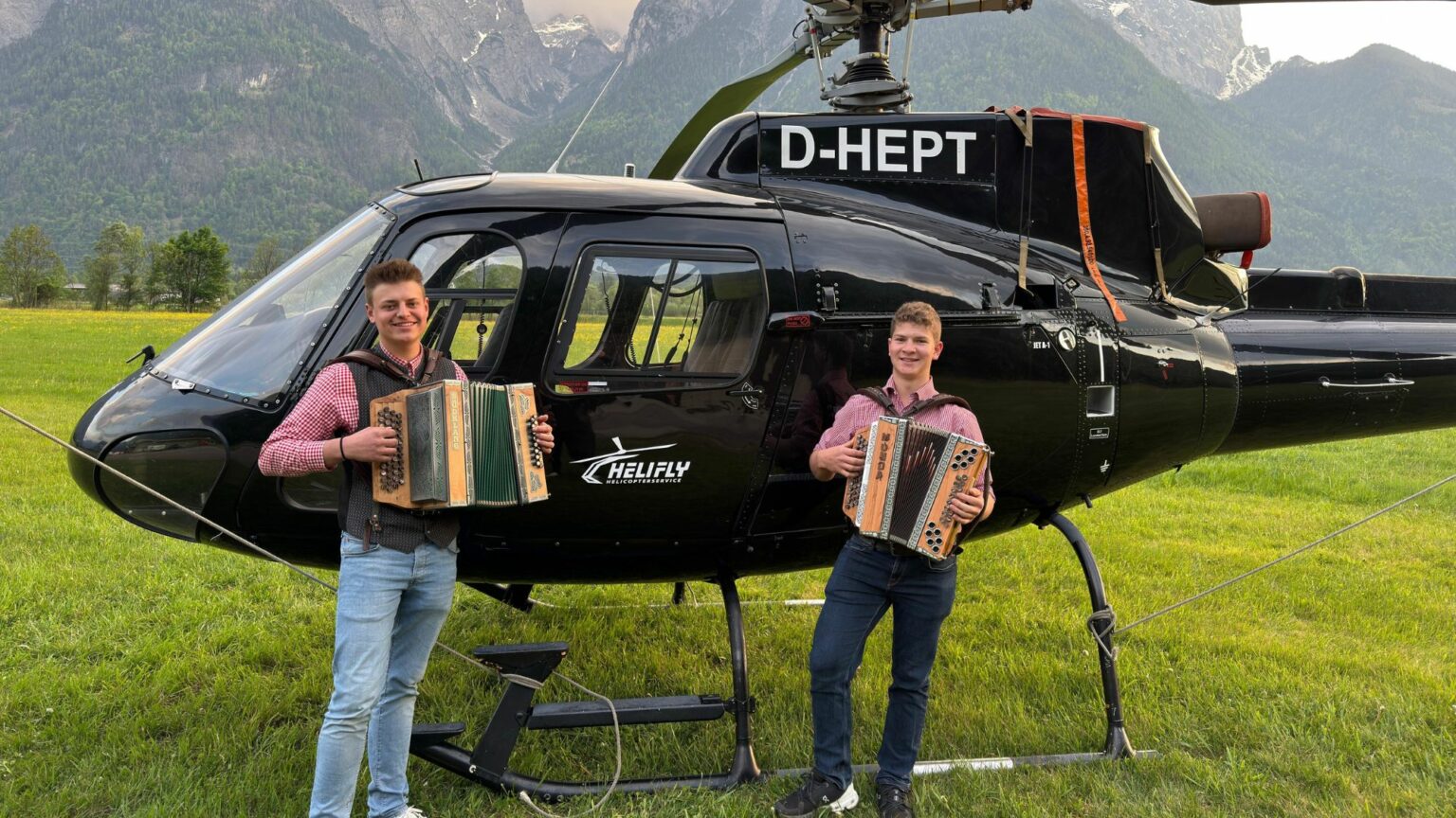Helifly Helicopterservice bietet unvergesslichen Hubschrauber-Rundflug in alpiner Landschaft mit Premium Helikopter Rundflug-Erlebnis.
