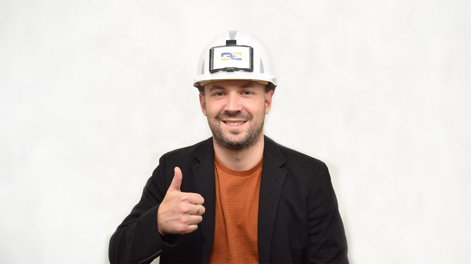 Darko Zlatojevic leitet die DDZ GmbH, spezialisiert auf anspruchsvolle Abbruch- und Entkernungsprojekte mit technisch fundierter Planung und klarer Ausführung