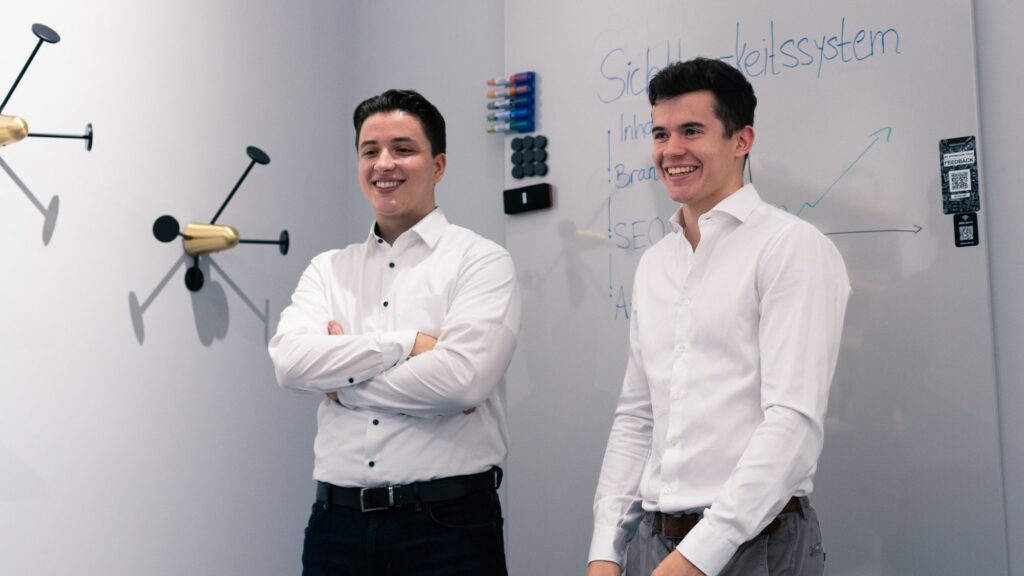 AB Webstudios verknüpft Wirtschaftsinformatik mit praxisorientierter Marketingstrategie und innovativem Webdesign, um Unternehmen effektiv neue Kunden zu gewinnen.